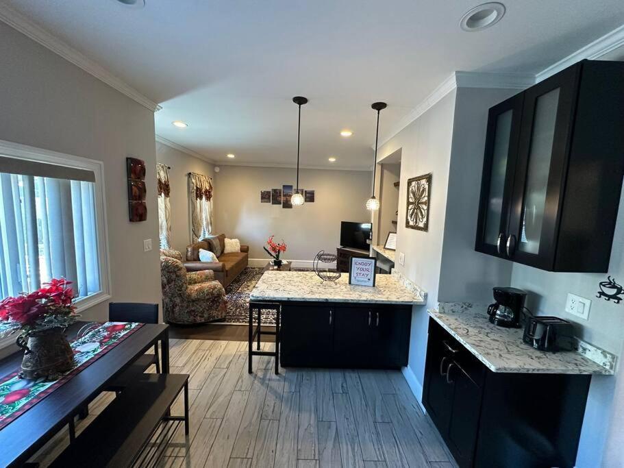 Spacious And Cozy- Near T-Station-Quiet Neighborhood! Malden Exterior photo